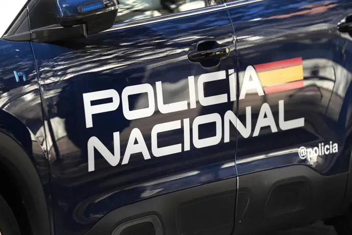 Detenido el conductor de un furgón en el muelle de Los Mármoles con cerca de una tonelada de