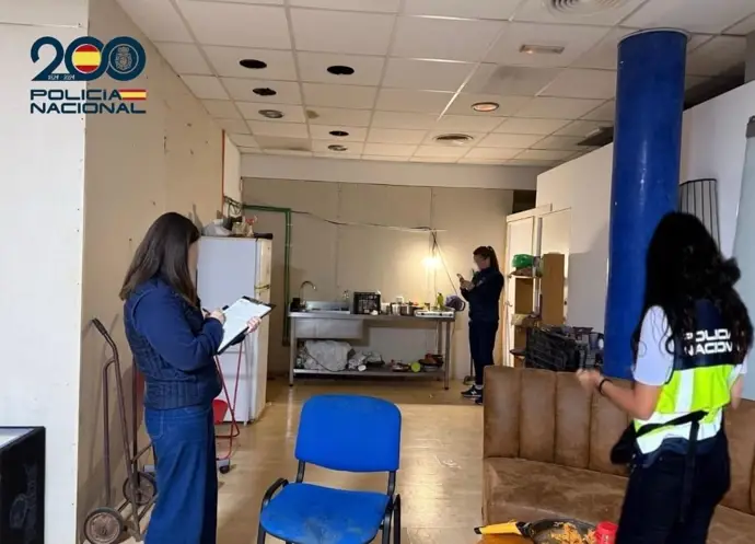 Detenidas cinco personas por maltratar a empleados en barberías y restaurantes de Palma en turnos