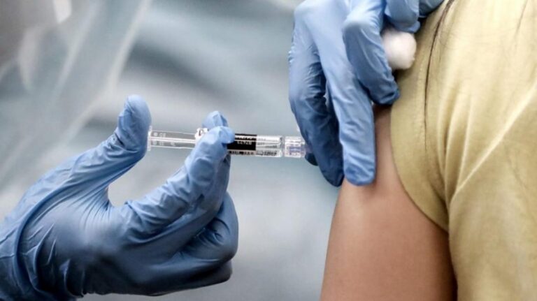 La Comunidad de Madrid compra 790.000 dosis de vacunas contra el herpes zóster y el neumococo
