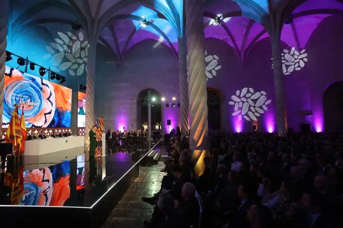 Prohens resalta la hospitalidad de Baleares y alerta sobre un crecimiento poblacional insostenible