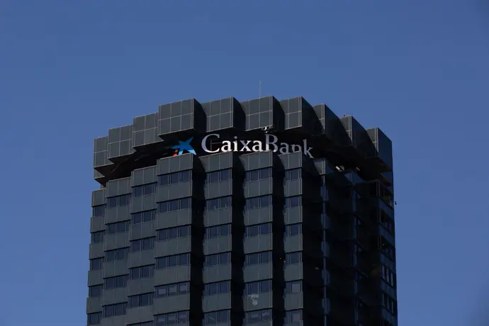 CaixaBank Research anticipa un aumento temporal de la inflación debido al conflicto en Oriente