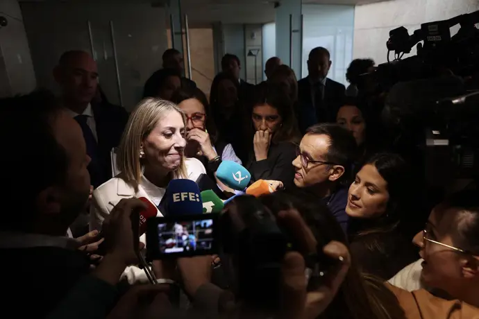 Guardiola indica que el acuerdo con Vox "está muy cerca" y se reunirá "las veces que sean