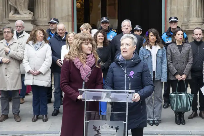 Pamplona celebra el 8-M reconociendo la valiosa contribución del feminismo en la historia