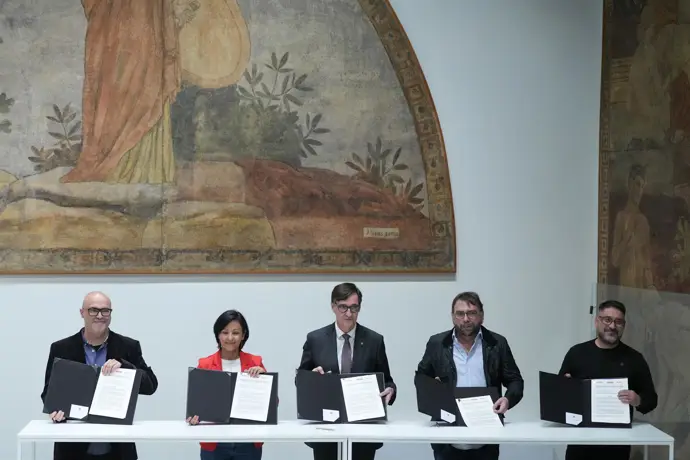 Illa, López (CC.OO.) y Ros (UGT) suscriben el acuerdo de país por la educación para mejorar las