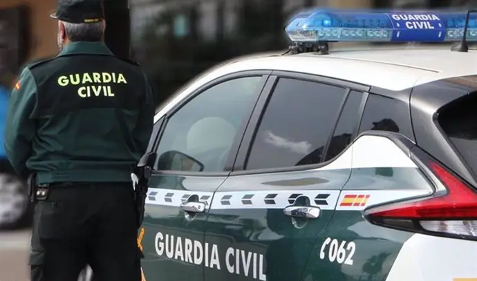 Fallece un operario al quedar atrapado bajo un tractor volcado en Valencina de la Concepción