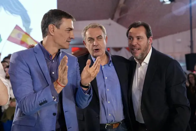 El PSOE busca retener escaños para mantener su dignidad ante la esperada mayoría de PP y Vox