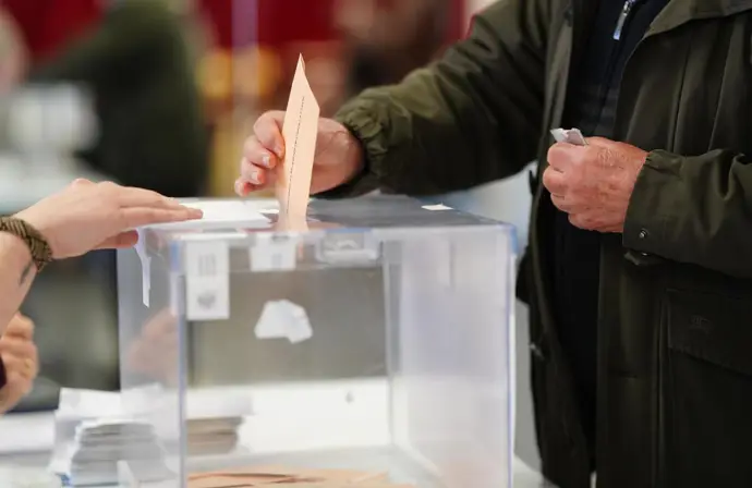 La participación en las elecciones de CyL alcanza el 65,6%, un aumento de 6,9 puntos con el 99%