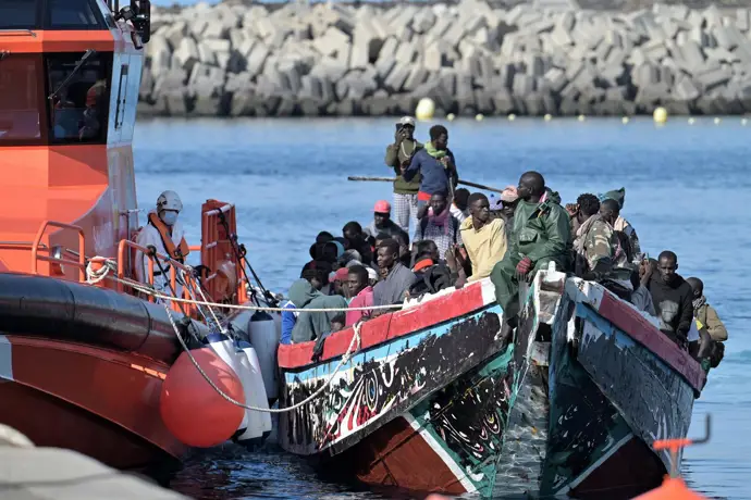 En 2026, 1.334 migrantes irregulares arribaron a Canarias, un 85,3% menos que en marzo de 2025