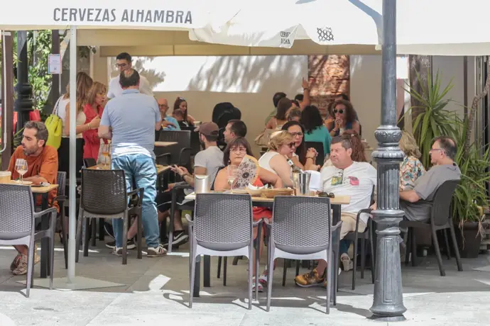 Los establecimientos públicos de Extremadura podrán ampliar su horario en Semana Santa dos horas