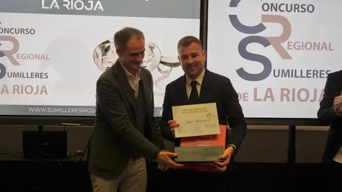 Iván Sánchez, de Venta Moncalvillo, se alza con el premio del concurso regional de sumilleres 2026