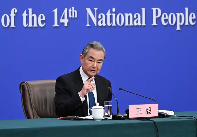 China solicita prevenir más muertes en Oriente Próximo y ofrece mediar para alcanzar un alto el