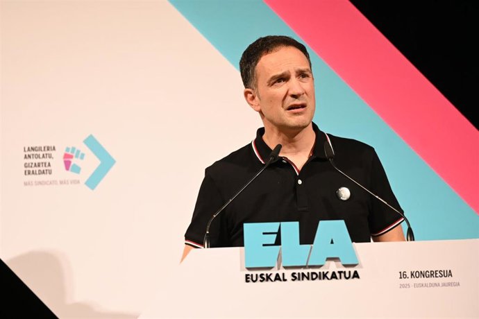 Archivo - El secretario general de ELA, Mitxel Lakuntza, durante la apertura del 16&ordm; Congreso del sindicato ELA bajo el lema &lsquo;Langileria antolatu, gizartea eraldatu&rsquo;, en el Palacio Euskalduna, a 2 de junio de 2025, en Bilbao