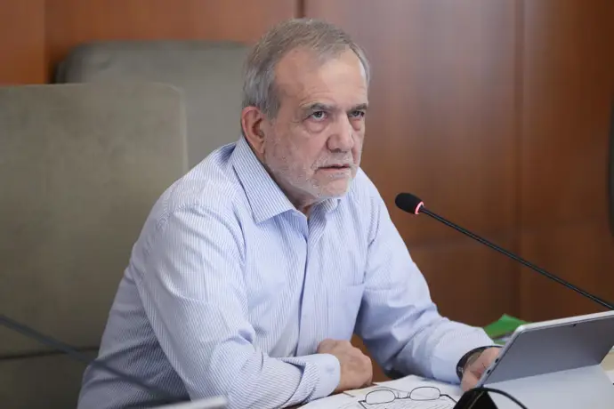 Pezeshkian denuncia los ataques a su infraestructura energética y advierte sobre consecuencias