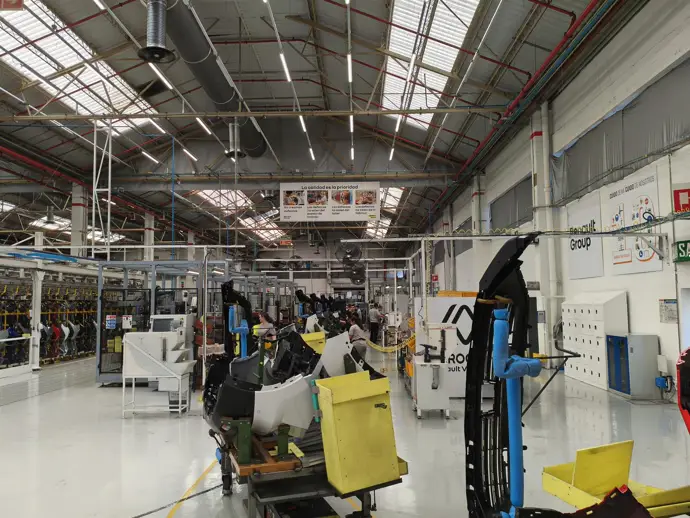 Renault acepta ligar el aumento salarial al IPC y propone tres modelos para Palencia y dos para