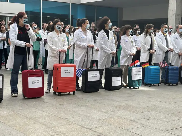 Médicos concluyen segunda semana de huelga tras otro golpe por ley que posibilitará "sustituciones