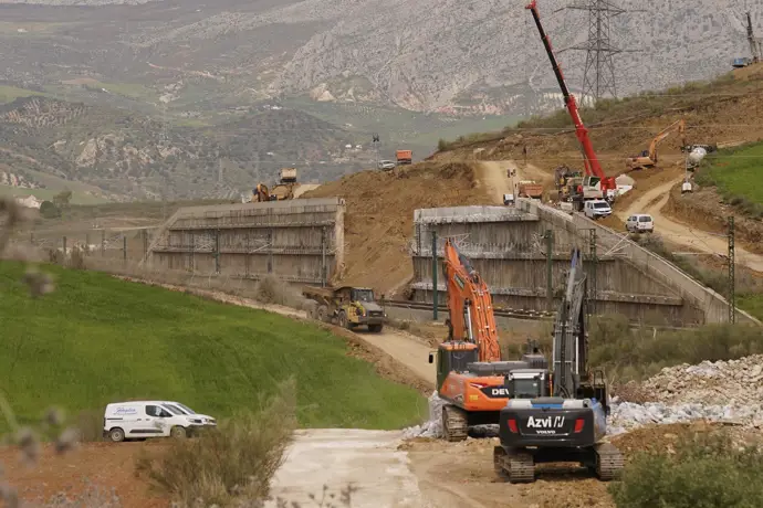Renfe evalúa opciones para optimizar el servicio del AVE tras el corte en Álora