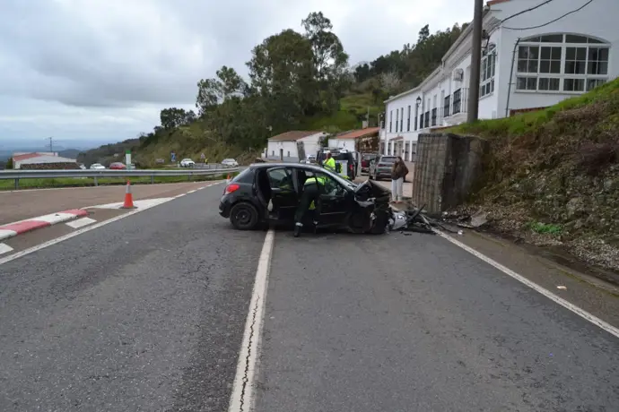 Dos personas están gravemente heridas y otra con lesiones leves en un accidente en la N-435, Valle