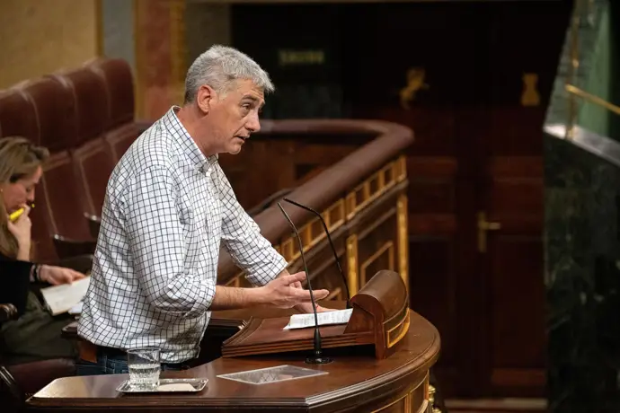 EH Bildu critica la reducción de impuestos de Sánchez, que beneficia a grandes energéticas