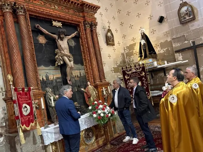 La iglesia de San Pedro Apóstol de Ribafrecha renueva su retablo clasicista del siglo XVII