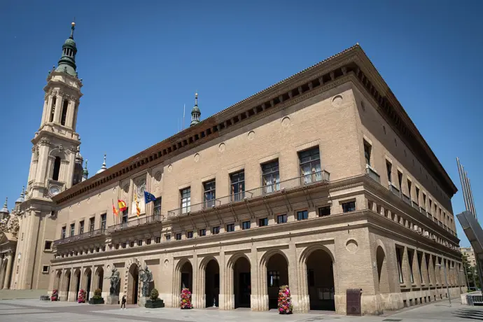 La concejal no adscrita de Zaragoza busca facilitar la gobernanza y aclara que no será un apoyo