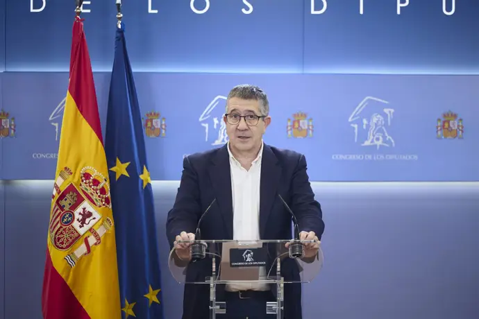 El PSOE reprocha a Feijóo la solicitud de postergar la votación del decreto anticrisis, afirmando