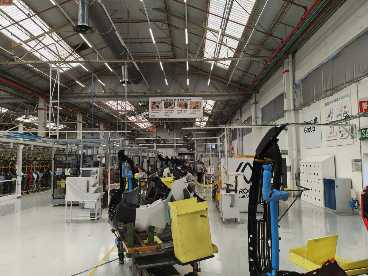CCOO y UGT aprecian avances en las negociaciones con Renault, mientras que CGT los rechaza y SCP ve