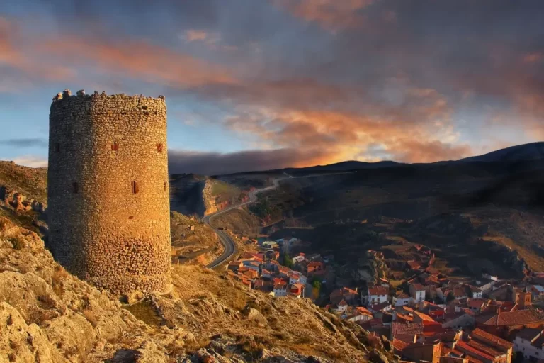 Alba del Campo será la primera parada de la exposición ‘Castillos de Teruel’ itinerante