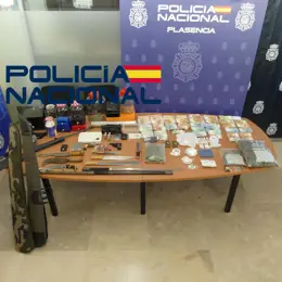 Desarticulan red de tráfico de drogas en Plasencia; hay 14 arrestos y se incautan 100 armas blancas