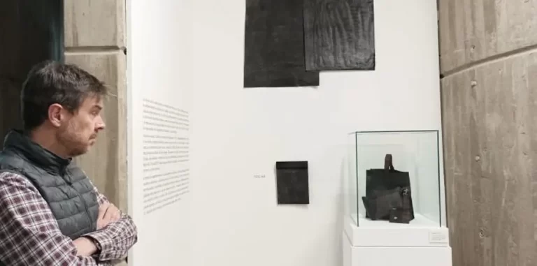 El museo Pablo Serrano de Zaragoza presenta 25 años de moda del diseñador Andrés Jarabo