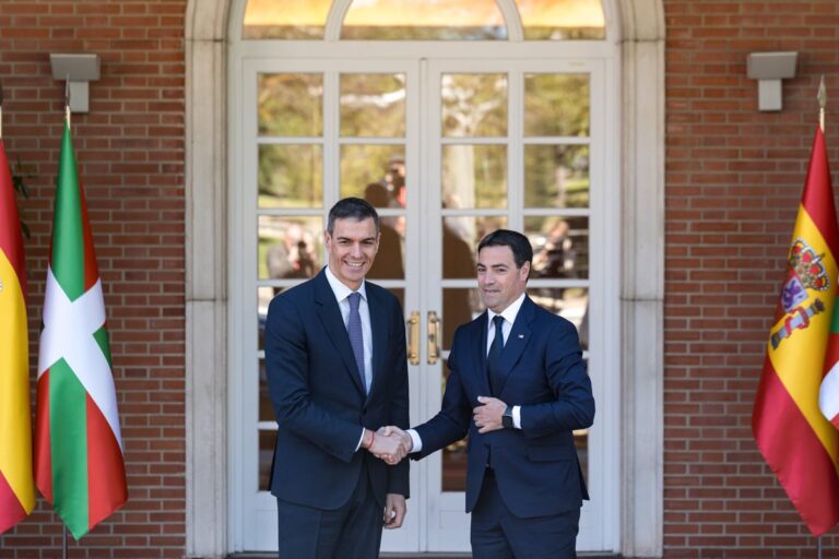 Pradales y Sánchez establecen un órgano conjunto Euskadi-Estado para gestionar los aeropuertos