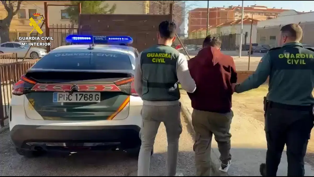 Detenidas tres personas por asaltar viviendas haciéndose pasar por repartidores en varias