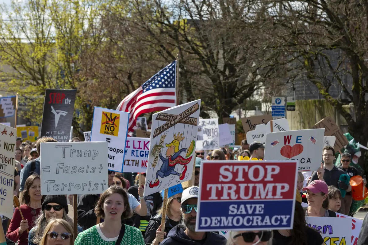 Miles de manifestantes rechazan a Trump y la guerra en diversas ciudades de EE. UU.