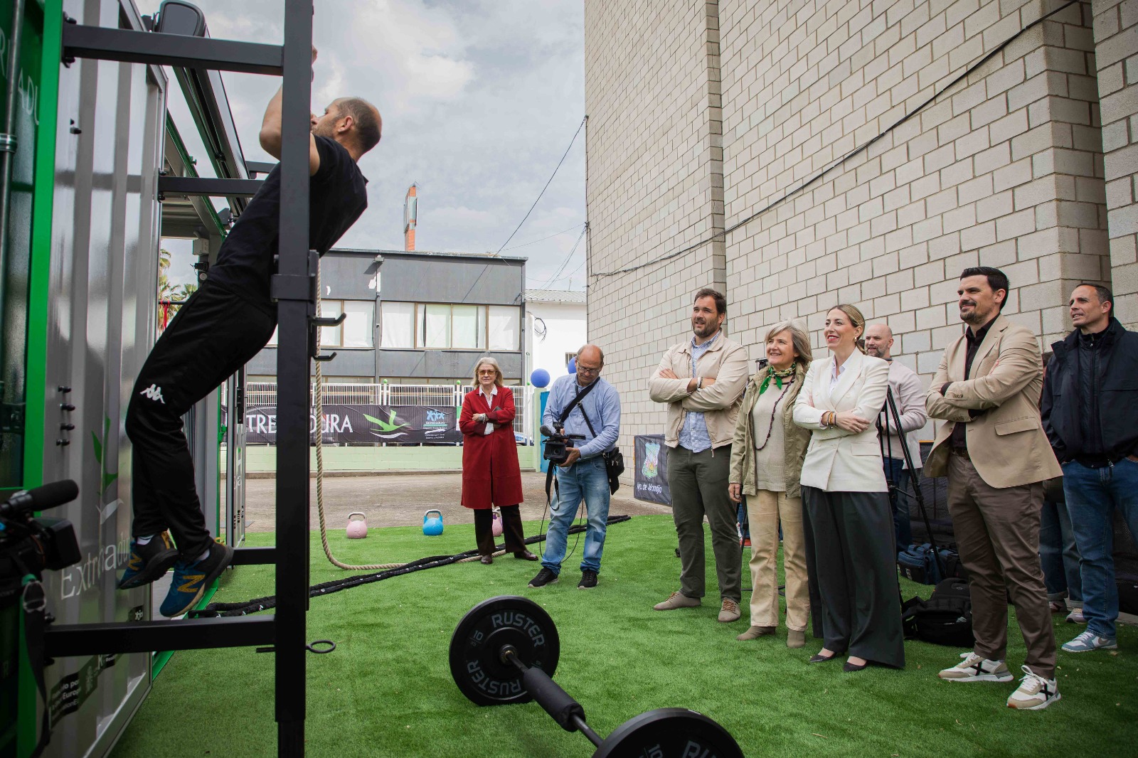 La Junta de Extremadura presenta CUBOFit, una red de gimnasios móviles al aire libre para promover