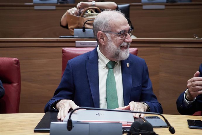 Archivo - El consejero de Salud del Gobierno de Navarra, Fernando Dom&iacute;nguez.
