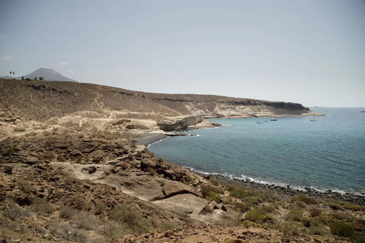 siete actas por acampadas y pernoctas ilegales en La Caleta de Adeje, Tenerife