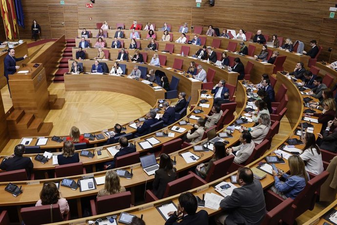 Sesi&oacute;n de control, en Les Corts Valencianes, a 1 de abril de 2026, en Valencia