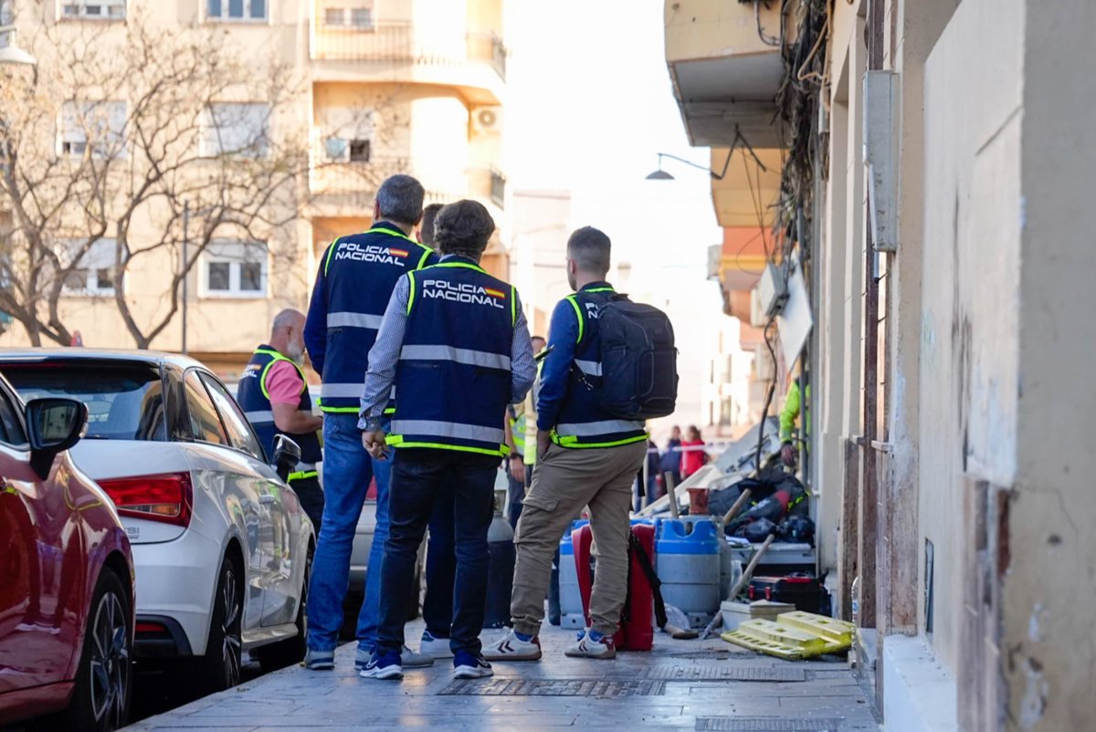 Un fallecido y tres heridos tras dos explosiones en un bar cerca de la Plaza de Toros de Almería