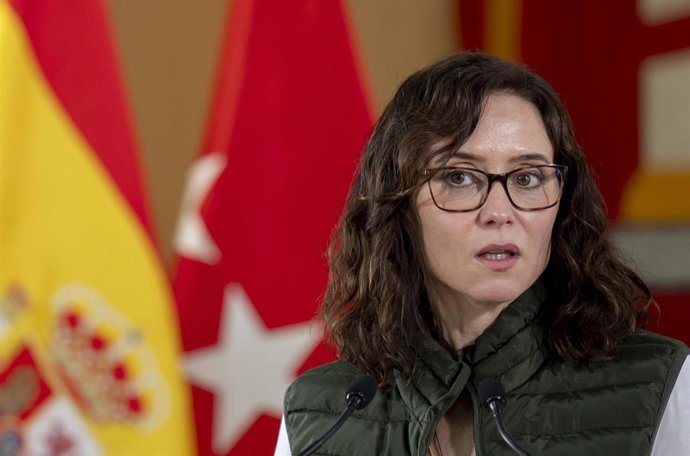 Imagen de recurso de la presidenta de la Comunidad de Madrid, Isabel D&iacute;az Ayuso, atendiendo a los medios tras la reuni&oacute;n del Consejo de Gobierno, en el Ayuntamiento de Morata de Taju&ntilde;a