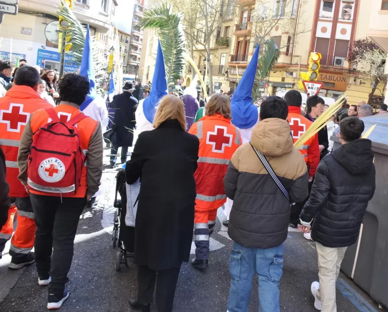 Cruz Roja activa un operativo especial de Semana Santa en Zaragoza con 60 voluntarios y cuatro