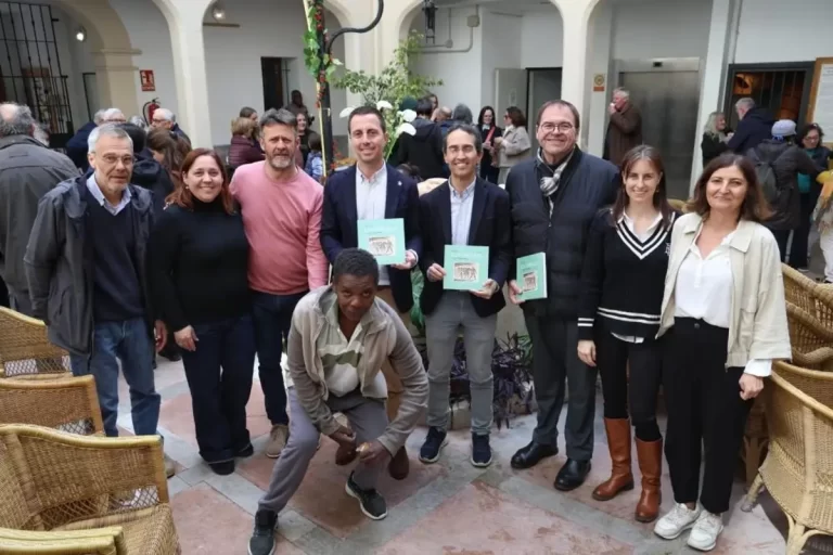 Los residentes del albergue Casa de Família conmemoran Jueves Santo con una misa y un refrigerio