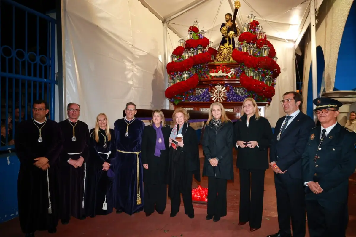 La reina Sofía visita al Jesús Nazareno en La Pescadería durante la noche marraja del Encuentro