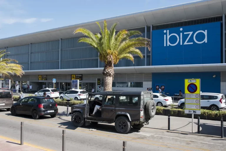 Las consultas de vuelos a Eivissa crecen un 67% tras el inicio del conflicto en Irán según el SIT