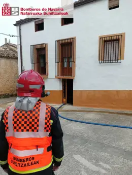 Mujer de 76 años trasladada por inhalación de humo tras un incendio en una cocina de Villatuerta