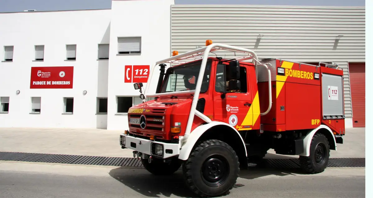 Dos personas sufrieron inhalación de humo tras un incendio en una casa en Otura, Granada