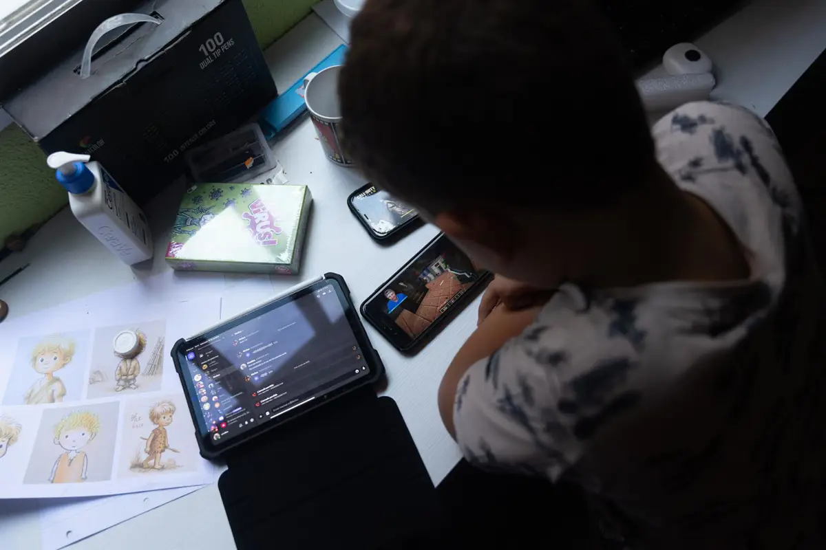 el malestar del hikikomori se intensifica con el uso excesivo de redes sociales en la actualidad