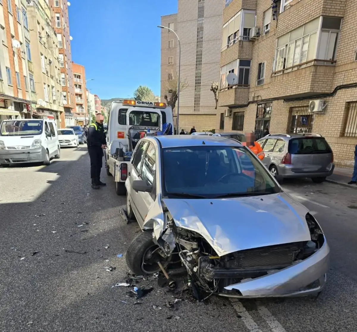 Un choque entre un turismo y una ambulancia tiene lugar en la avenida Reyes Católicos de Cuenca