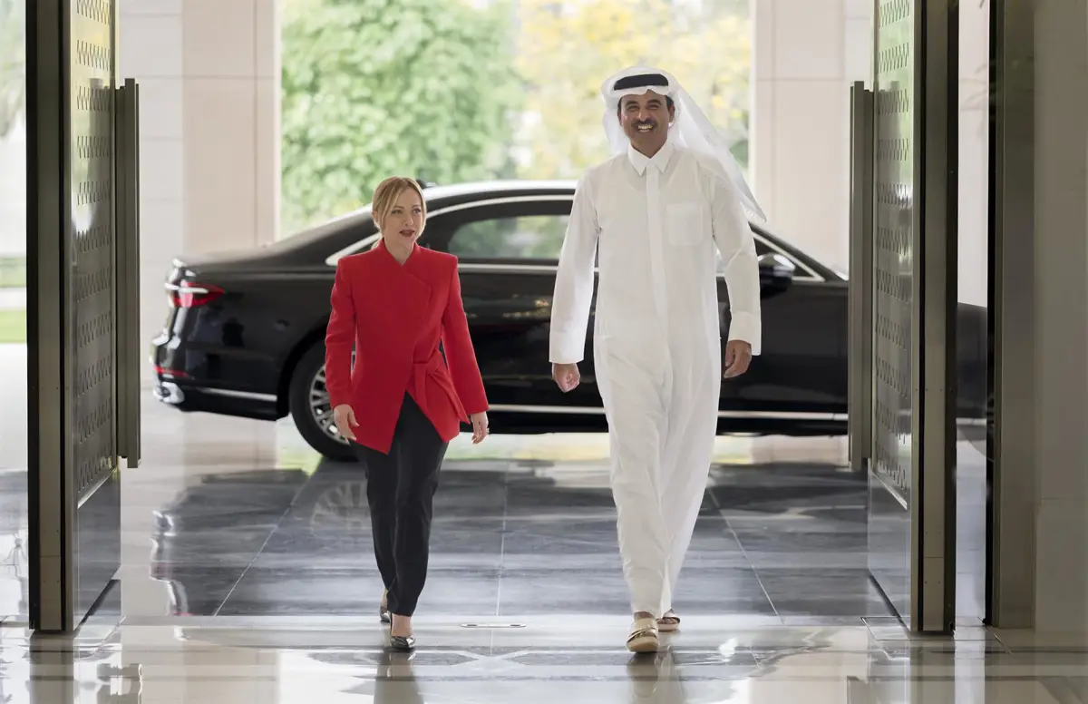 Meloni promueve el diálogo regional en Qatar buscando acuerdos energéticos en el Golfo Pérsico