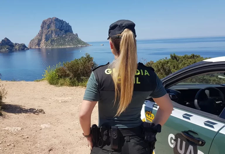 Encuentran el cuerpo de un migrante en las aguas de Sant Josep