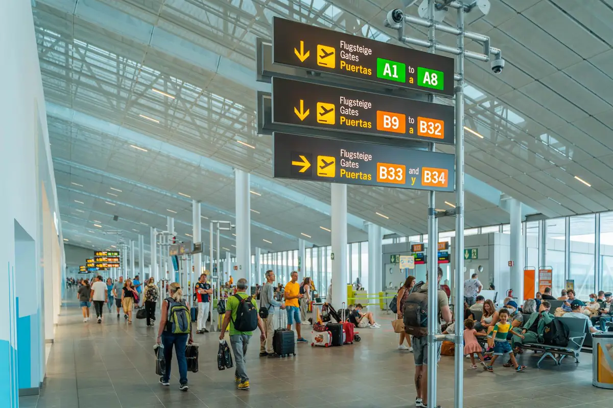 Los aeropuertos de Canarias prevén aproximadamente 2.743 vuelos en la operación retorno de Semana