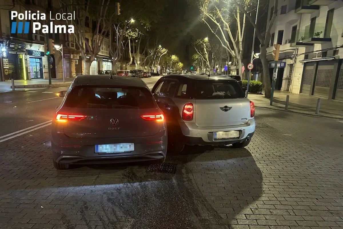 Un automovilista borracho se salta un semáforo, causa un accidente con un herido y esquiva el